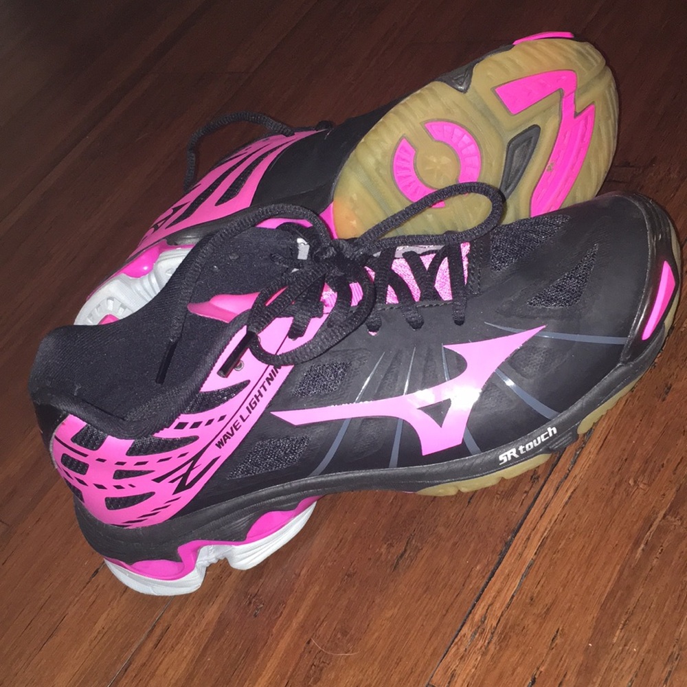 Mizuno Wave Lightning Z women’s volleyball shoes